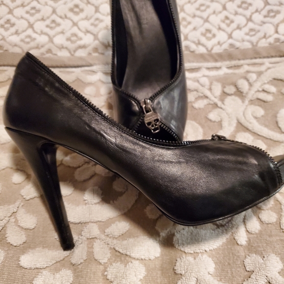 - Alexander McQueen Iconic skull zipper platform stilettos - Picture 7 of 16